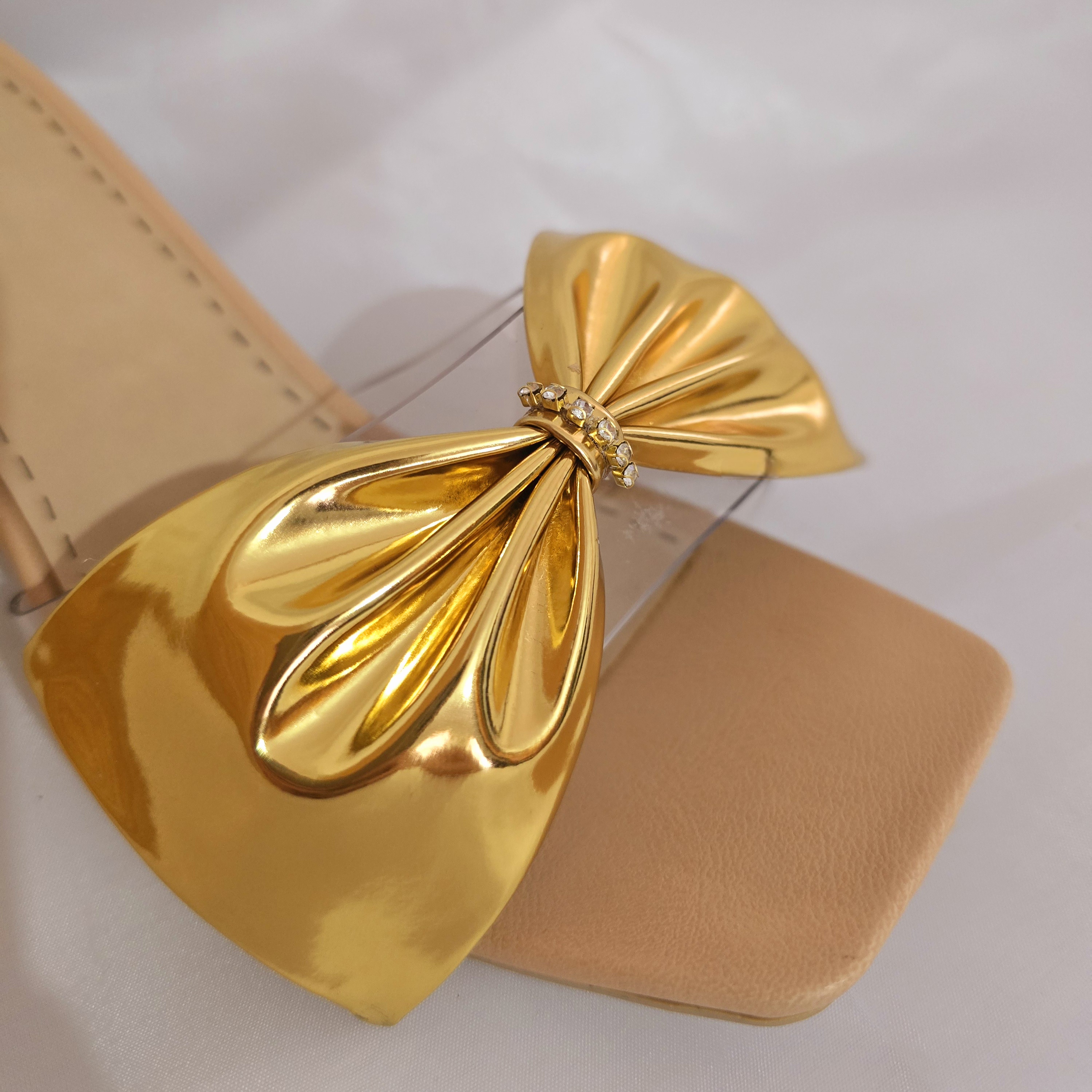 کفش صندل مجلسی طلقی کرم پاپیون طلایی کد ۰۰۳۰