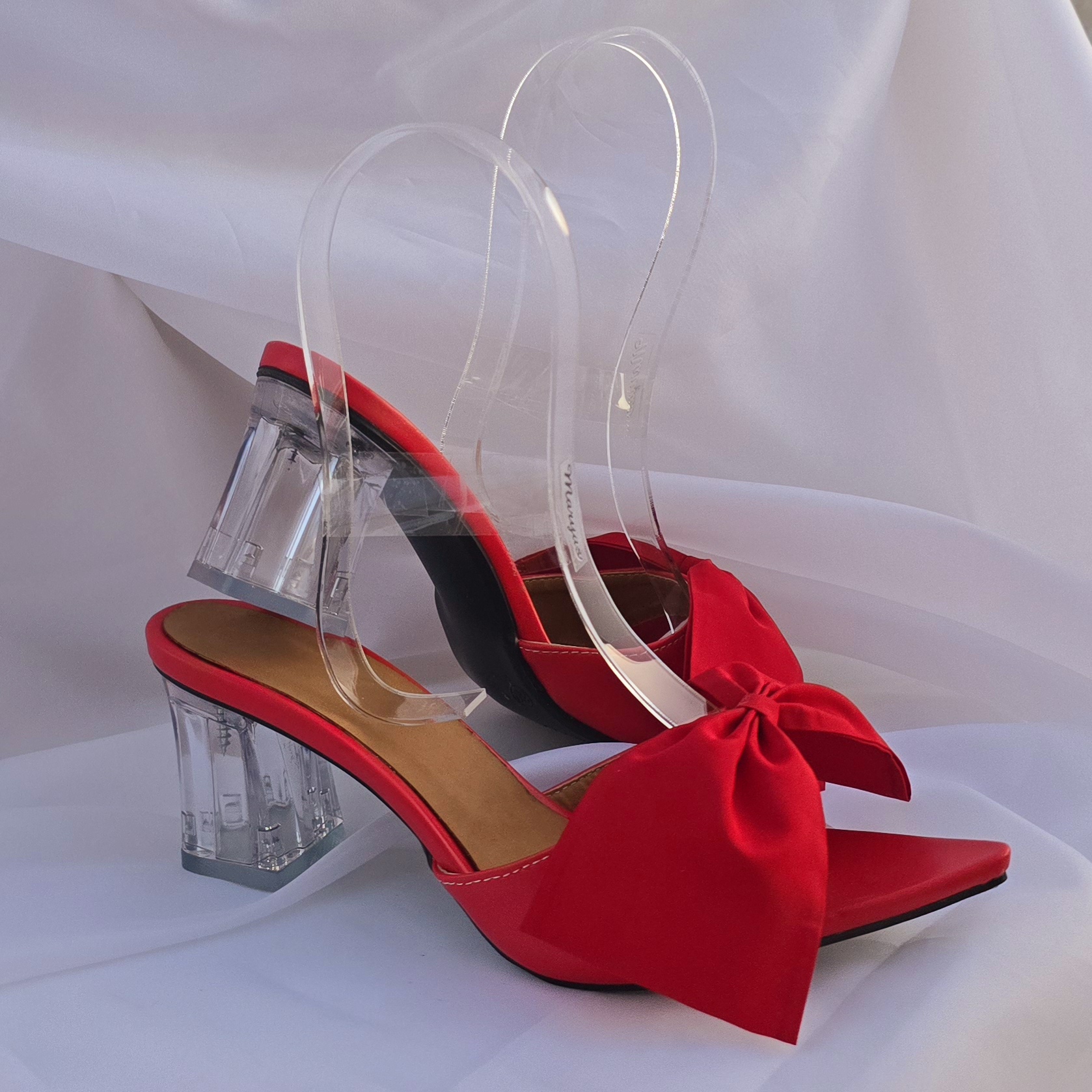 صندل مجلسی قرمز پاپیونی (کد ۰۰۷۰) نوک تیز