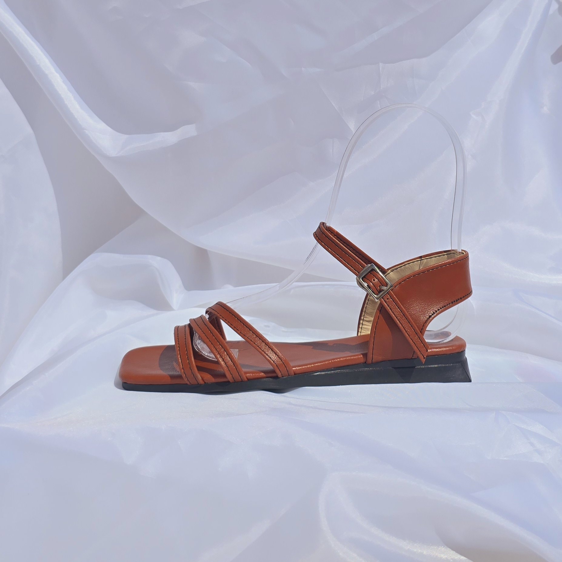 کفش صندل تابستانی تخت قهوه ای بندی کد ۰۰۵۱