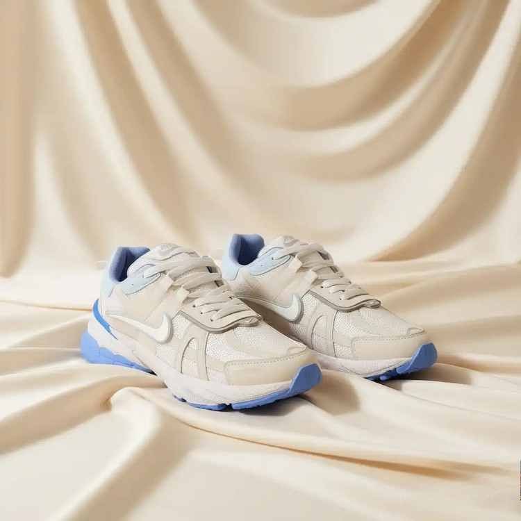 کفش کتونی نایکی زنانه آبی سفید Nike V2K