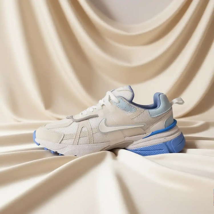 کفش کتونی نایکی زنانه آبی سفید Nike V2K
