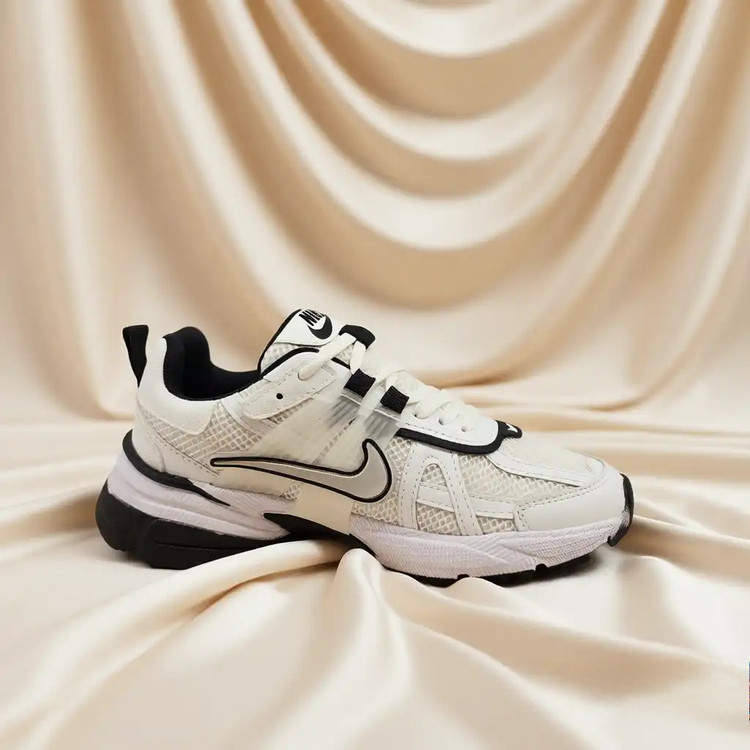 کفش کتونی نایکی زنانه سفید مشکی Nike V2K